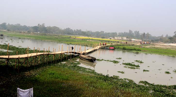 দুই উপজেলার লাখো মানুষের দুর্ভোগ 