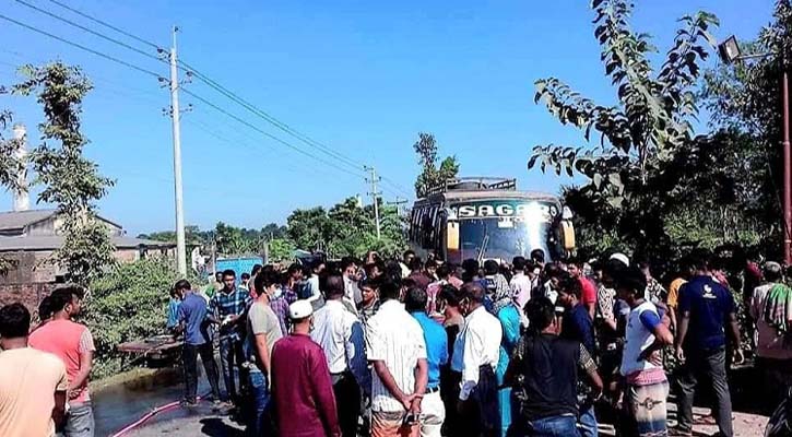 শার্শায় ট্রাকের সাথে ইঞ্জিন ভ্যানের মুখোমুখি সংঘর্ষে নিহত ২