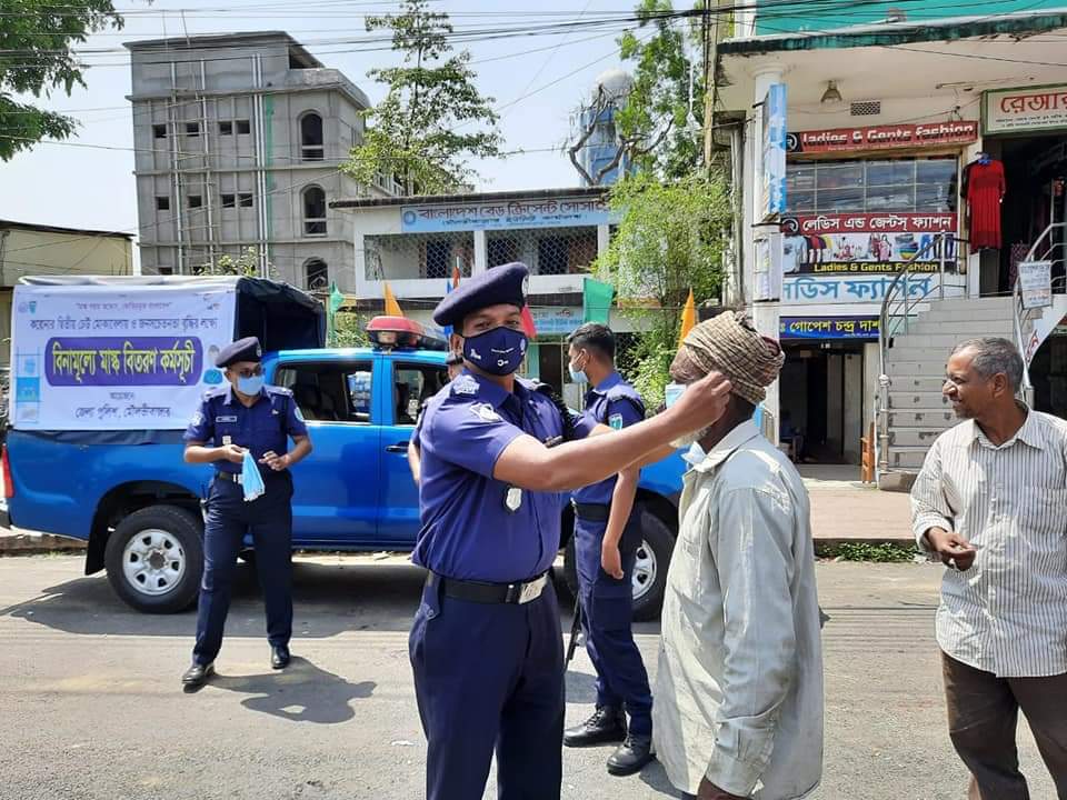 দুঃসময়ে একজন মানবিক পুলিশ অফিসার সঞ্জয় চক্রবর্তী 