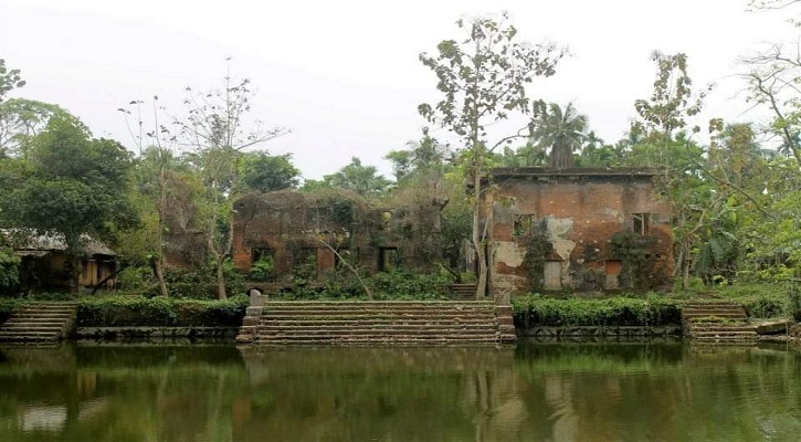 লক্ষ্মীপুরে দালাল বাজার জমিদার বাড়ি 