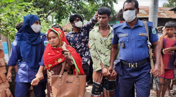 নওগাঁয় স্বামীকে কাছে না পাওয়ার ক্ষোভে সতীনকে এসিড নিক্ষেপ, স্বামী ও সতীন আটক