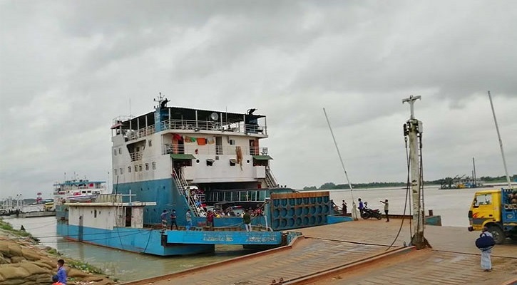 ঘন কুয়াশায় বাংলাবাজার-শিমুলিয়া রুটে লঞ্চ-চলাচল বন্ধ