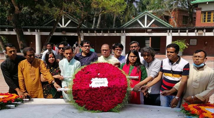 টুঙ্গিপাড়ায় বঙ্গবন্ধুর সমাধিতে ডিইউজে‍‍`র নেতৃবৃন্দের শ্রদ্ধা