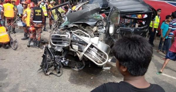 কুমিল্লায় বাস-মাইক্রোবাস সংঘর্ষে নারীসহ নিহত ২