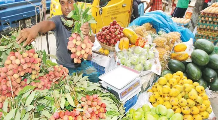 মধুমাসে ক্রেতাদের আকৃষ্ট করছে যশোরের ফল বাজার