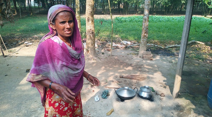 বিধবা নারীকে উচ্ছেদের পাঁয়তারা