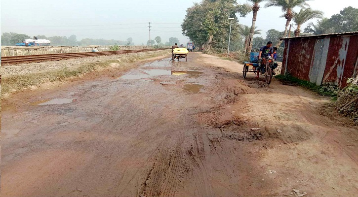 আত্রাই রেললাইন সংলগ্ন বাইপাস সড়ক তো সড়ক নয় যেন মরণফাঁদ