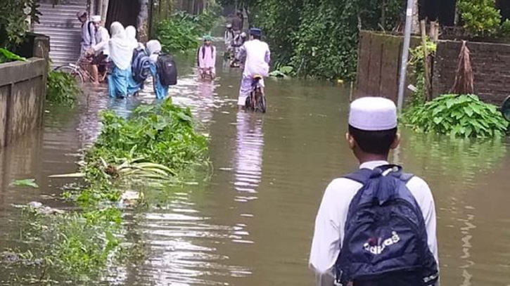 সিলেটে টানা বর্ষণে তলিয়ে যাচ্ছে নিম্ন এলাকা