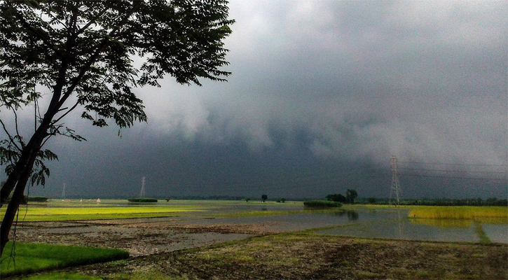 আজ ঝড়-বৃষ্টির সঙ্গে থাকবে গরমের অস্বস্তি