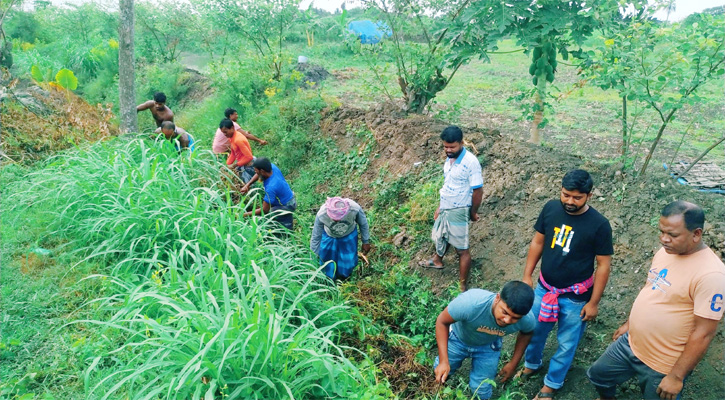 মিঠাবাড়ী কালাবাগা ও দক্ষিণ বিলের খাল পরিষ্কার কার্যক্রম সম্পন্ন 