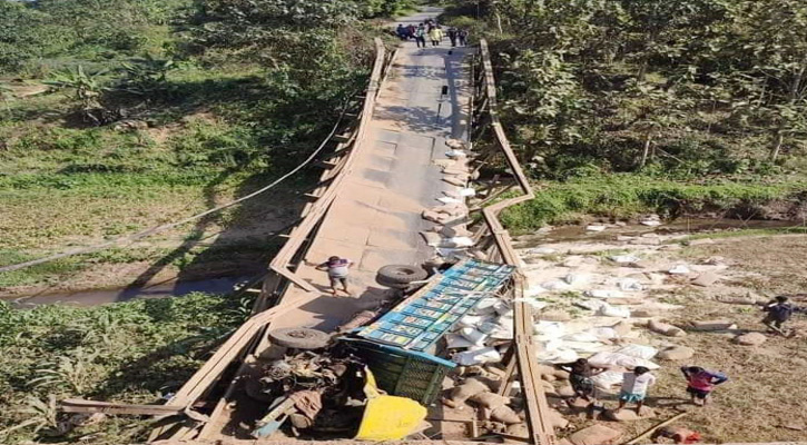 বান্দরবানে ব্রিজ ভে‌ঙে ট্রাকচালক নিহত