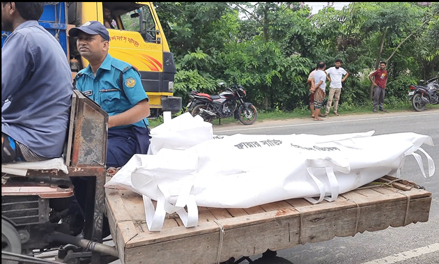 সড়কেই প্রাণ হারালেন মা-মেয়ে