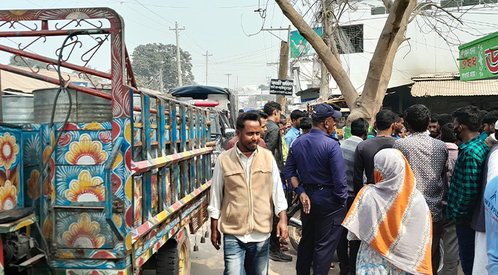 পীরগঞ্জে চাঁদা দাবি, না দেয়ায় পৌর কর্মচারীর বিরুদ্ধে দুজনকে মারপিটের অভিযোগ