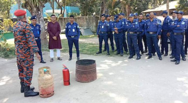 কেন্দুয়া থানা পুলিশের উদ্যোগে অগ্নি মহড়া অনুষ্ঠিত