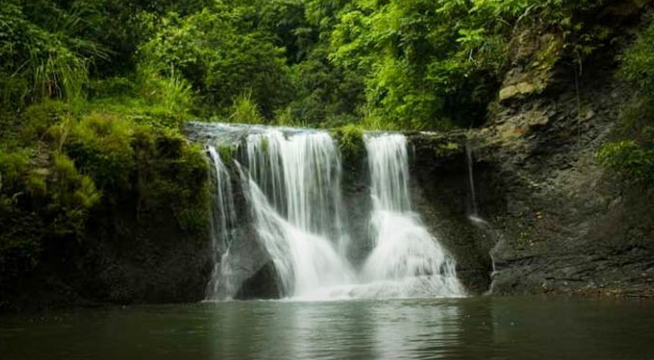 বর্ষাকালের বৃষ্টিতে ঘুরে আসুন সীতাকুন্ড