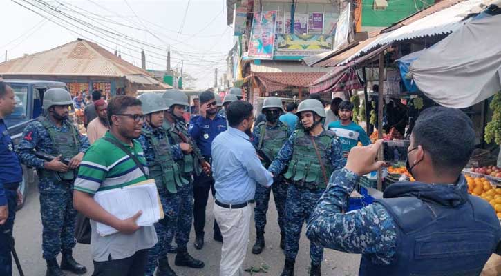 মোংলায় বাজার নিয়ন্ত্রনে নৌবাহিনীর সহায়তায় ভ্রাম্যমাণ আদালতের অভিযান