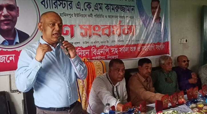 পার্বতীপুরে যুক্তরাজ্য বিএনপির সহ-সভাপতি কামরুজ্জামানকে গণসংবর্ধনা