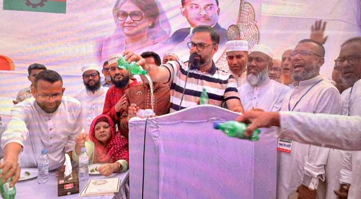 স্প্রাইট মাটিতে ফেলে ফিলিস্তিনের প্রতি সংহতি প্রকাশ ঢাকা মহানগর উত্তর বিএনপি’র