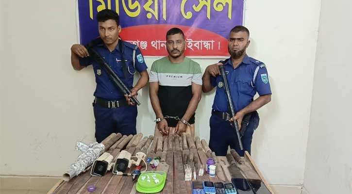 গোবিন্দগঞ্জে বিপুল পরিমাণ মাদকসহ দেশীয় অস্ত্র উদ্ধার