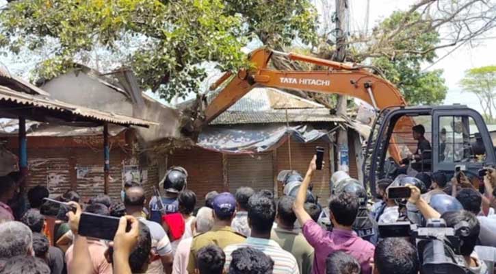 নরসিংদীতে অবৈধ স্থাপনা গুঁড়িয়ে দিল রেলওয়ে