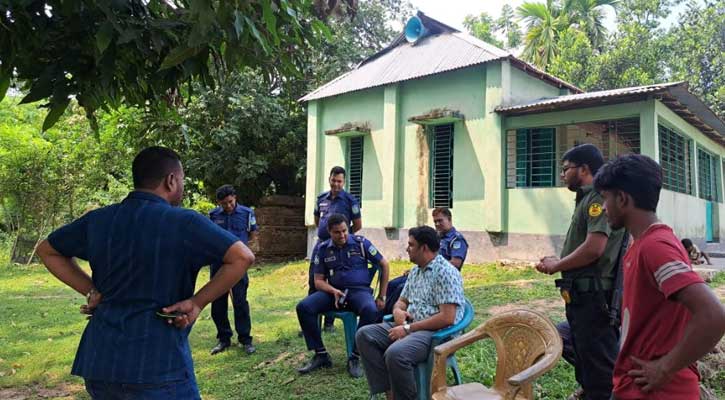 কেন্দুয়ায় ষাঁড়ের লড়াইয়ের আড়ালে জুয়ার আসর, বন্ধ করলেন ইউএনও – জরিমানা আদায়