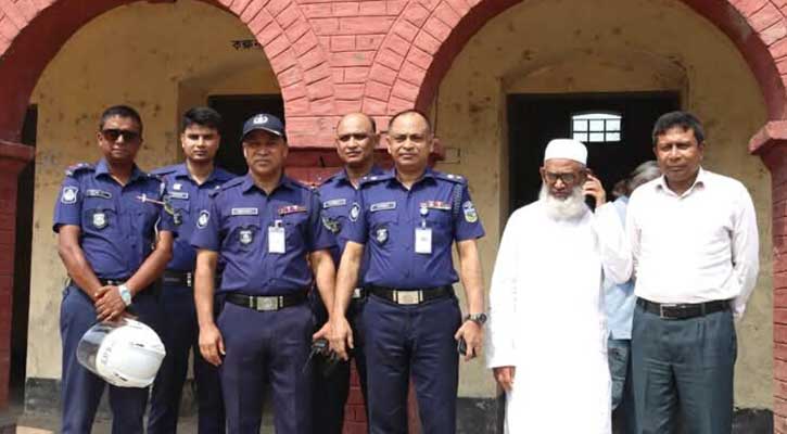 শেরপুরে এসএসসি ও সমমান পরীক্ষার কেন্দ্র পরিদর্শনে পুলিশ সুপার