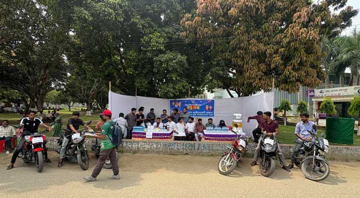 ভর্তি পরীক্ষার্থীদের মাঝে প্রশংসিত বাকৃবি ছাত্রদল