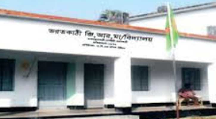পরীক্ষায় বই দেখে লেখায় ৪ শিক্ষার্থী বহিষ্কার, ৮ শিক্ষককে অব্যাহতি