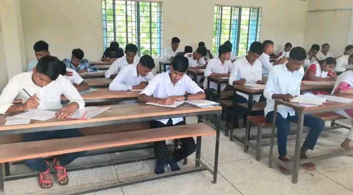 ঝালকাঠিতে এস‌এসসির দ্বিতীয় দিনে ১২ পরীক্ষার্থী বহিষ্কার, ১৩ পর্যবেক্ষককে অব্যাহতি