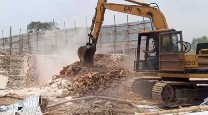 গজারিয়ায় দুটি চুনা কারখানায় অবৈধ গ্যাস সংযোগে ভ্রাম্যমাণ আদালতের অভিযান