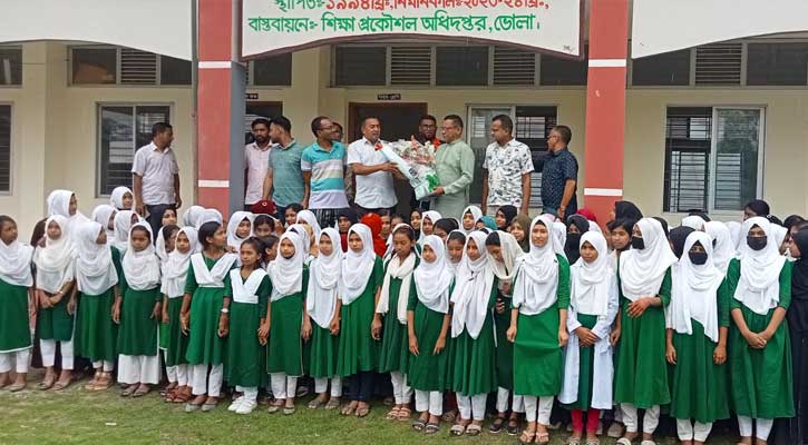 ভোলার কুঞ্জেরহাট বালিকা মাধ্যমিক বিদ্যালয়ের ম্যানেজিং কমিটির সভাপতিকে সংবর্ধনা