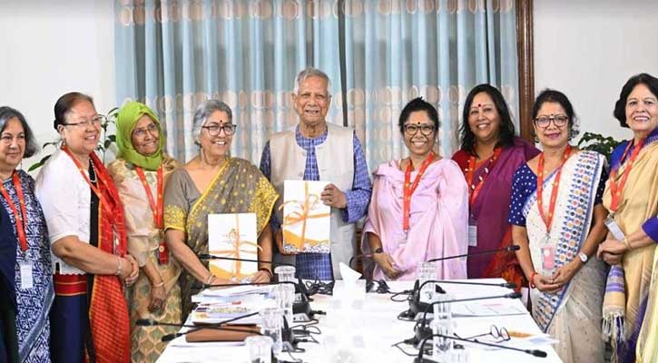 প্রধান উপদেষ্টার কাছে নারীবিষয়ক সংস্কার কমিশনের প্রতিবেদন পেশ