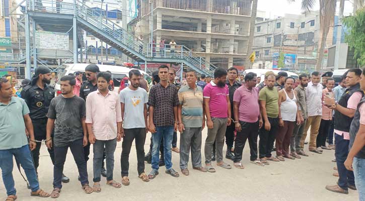 ময়মনসিংহ মেডিকেল থেকে ১৪ দালাল আটক