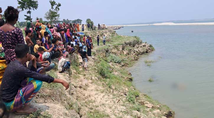 রাজবাড়ীতে পদ্মা নদী থেকে ভাসমান মাথাবিহীন অর্ধগলিত মরদেহ উদ্ধার