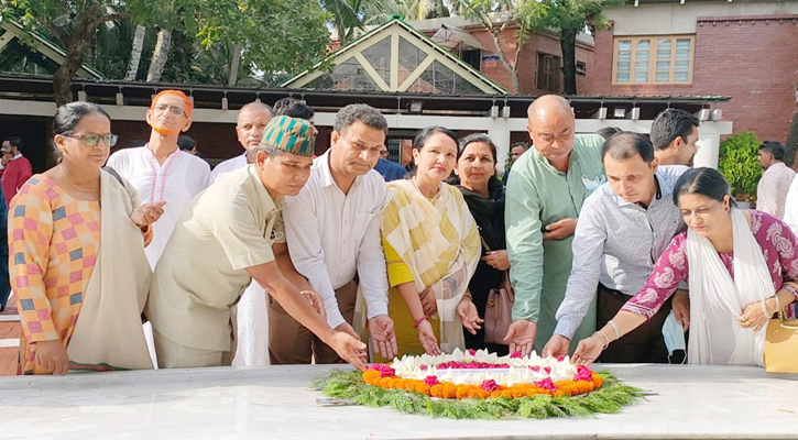 টুঙ্গিপাড়ায় বঙ্গবন্ধুর সমাধিতে নেপালের সংসদীয় প্রতনিধি দলের শ্রদ্ধা