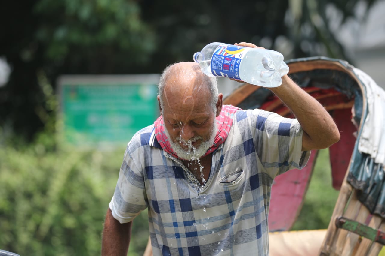 চুয়াডাঙ্গায় বিরামহীন দাবদাহে জনজীবন স্থবির  ,তাপমাত্রা ৩৯.২ ডিগ্রি
