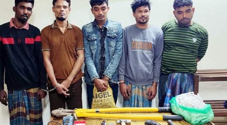 যৌথ বাহিনীর অভিযানে চাঁদপুরে অস্ত্রসহ গ্রেফতার-৫