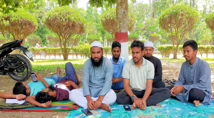 কুয়েট উপাচার্যের পদত্যাগের দাবিতে ইবি সমন্বয়কের অনশন