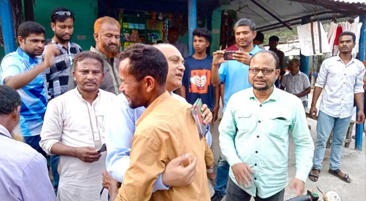 পার্বতীপুরে বিএনপি’র ভারপ্রাপ্ত চেয়ারম্যান তারেক রহমানের ৩১ দফা প্রচারে লিফলেট বিতরণ ও পথসভা