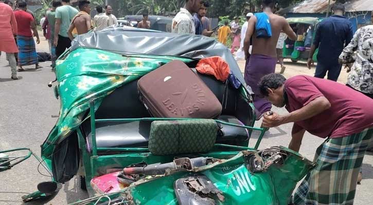 ফেনী সদরে লরি চাপায় অটোরিকশার যাত্রী নিহত