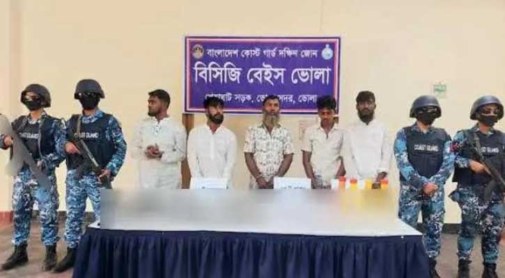 তজুমদ্দিনে আগ্নেয়াস্ত্রসহ পাঁচ ডাকাত আটক