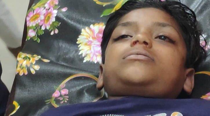 মোল্লাহাটে আম পাড়তে গিয়ে শিশুর মর্মান্তিক মৃত্যু