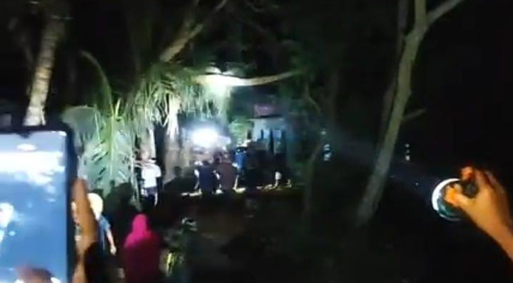 ফরিদপুরে টর্চলাইট জ্বালিয়ে দুই পক্ষের সংঘর্ষ, নিহত ১, আহত অন্তত ৩৫
