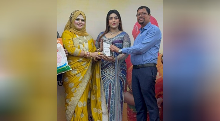 চিত্রনায়িকা মিষ্টি জান্নাতের নাহার কুকিং ওয়ার্ল্ড এক্সক্লুসিভ অ্যাওয়ার্ড অর্জন