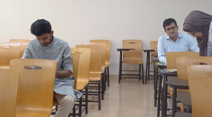 নর্থ সাউথের ভর্তি পরীক্ষায় উত্তীর্ণ উপদেষ্টা আসিফ মাহমুদ