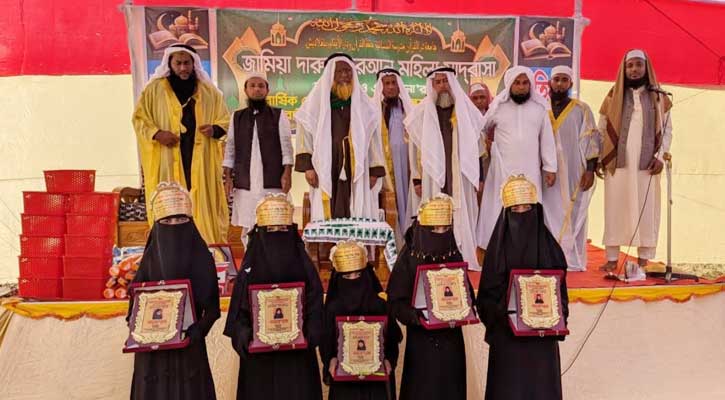 রাঙ্গুনিয়ায় মহিলা মাদ্রাসার পুরষ্কার বিতরণ