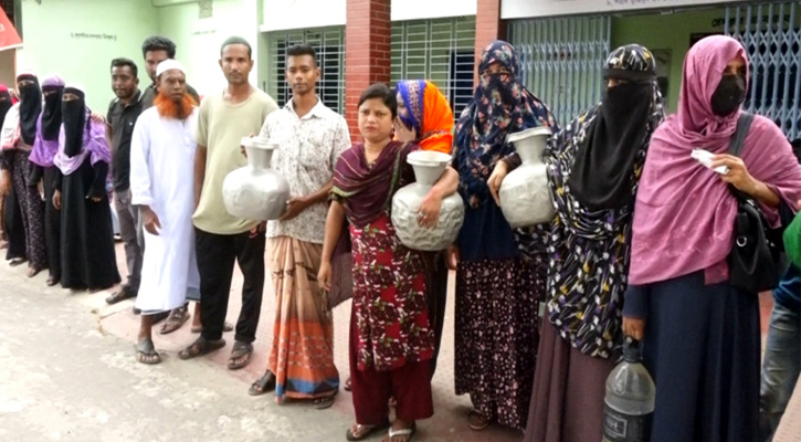 ঝালকাঠিতে খাবার পানি সংকট, বালতি-কলস হাতে বিক্ষোভ