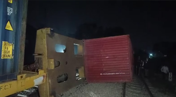ব্রাহ্মণবাড়িয়ায় মালবাহী ট্রেনের বগি লাইনচ্যুত, ঢাকার সঙ্গে রেল যোগাযোগ বন্ধ