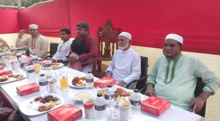 পার্বতীপুর মডেল থানায় দোয়া ও ইফতার মাহফিল