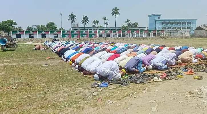 লালপুরে বৃষ্টির জন্য ইস্তিস্কার নামাজ আদায়